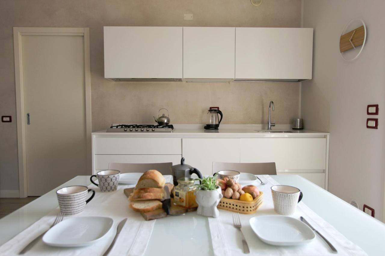 La Casa Di Cele Apartment Desenzano del Garda Bagian luar foto