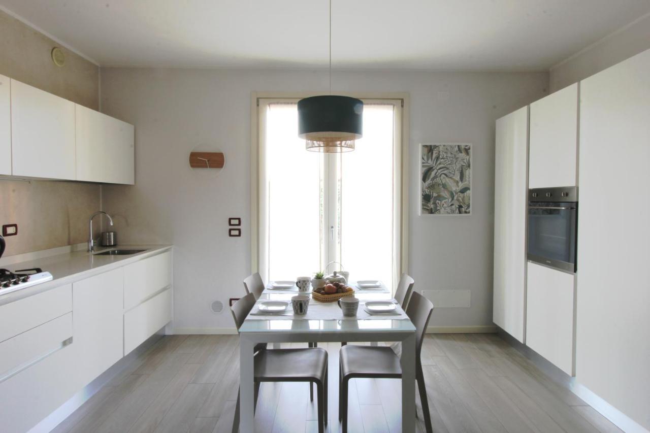 La Casa Di Cele Apartment Desenzano del Garda Bagian luar foto